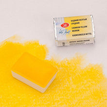 Load image into Gallery viewer, Extra-fine artists'watercolors set "leningrad" 16 colours in 2,5 ml pans, cardboard box