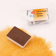 Load image into Gallery viewer, Extra-fine artists'watercolors set "leningrad" 16 colours in 2,5 ml pans, cardboard box